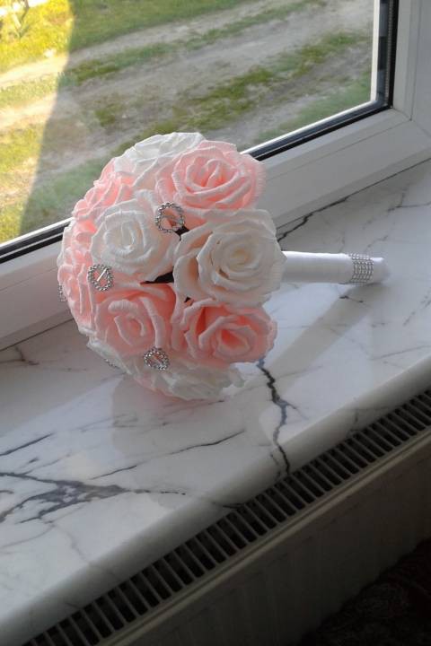 bukiet ślubny z róż metodą cukierkową